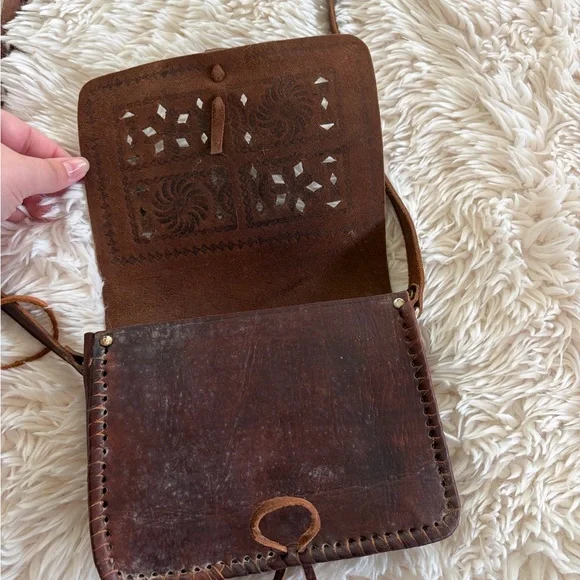 Handcrafted Tooled Leather Crossbody Bag in Rich Brown - Picture 4 of 6